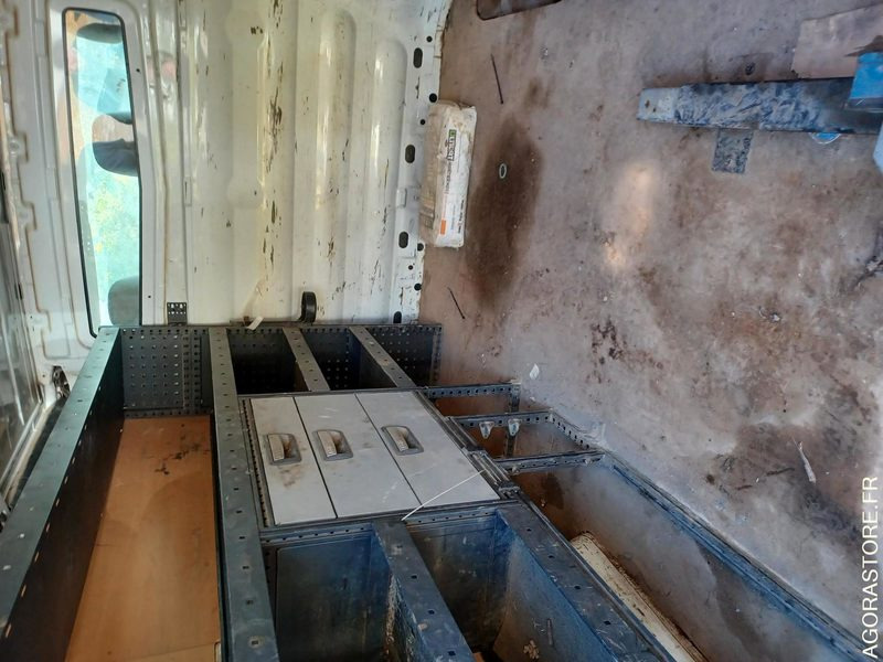 RENAULT TRAFIC / REF SCP : 818 - Цельнометаллический фургон: фото 4 RENAULT TRAFIC / REF SCP : 818 - Цельнометаллический фургон: фото 4