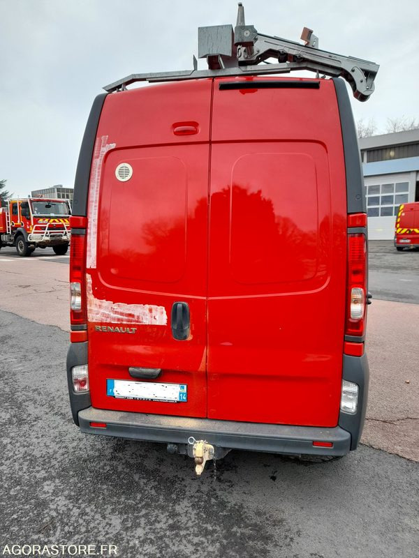 RENAULT Trafic II Fourgon Phase 2 L2H2 1200kg 2.0 dCi 16V 115 cv (MECA 563) - Цельнометаллический фургон: фото 5 RENAULT Trafic II Fourgon Phase 2 L2H2 1200kg 2.0 dCi 16V 115 cv (MECA 563) - Цельнометаллический фургон: фото 5