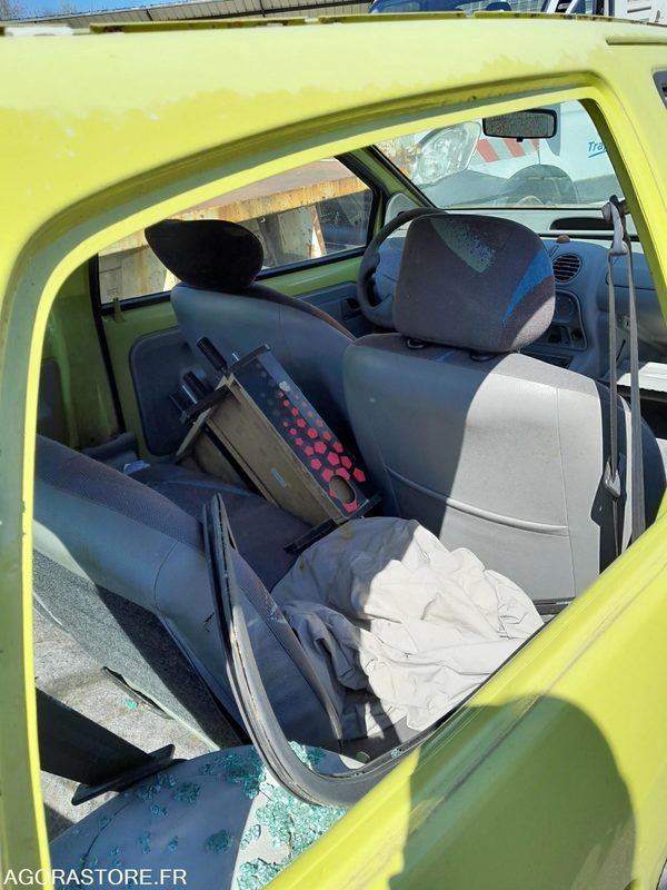 RENAULT Twingo - pour pièces - 2000 - Легковой автомобиль: фото 5 RENAULT Twingo - pour pièces - 2000 - Легковой автомобиль: фото 5