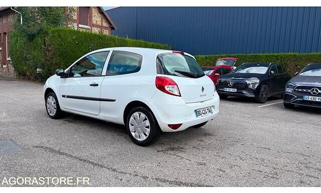 Хэтчбек Renault CLIO: фото 8 Хэтчбек Renault CLIO: фото 8