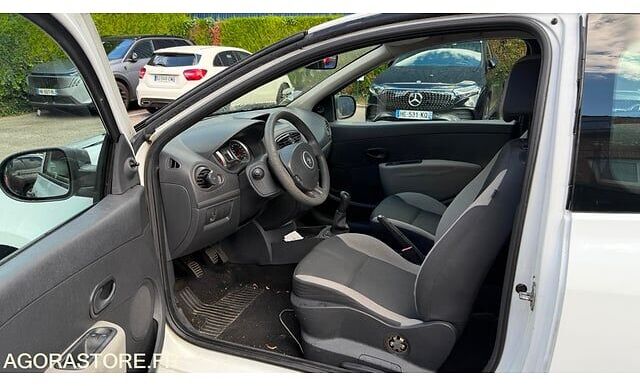 Хэтчбек Renault CLIO: фото 13 Хэтчбек Renault CLIO: фото 13