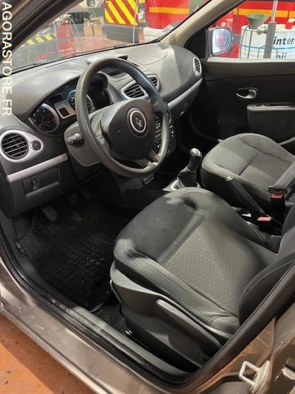 Renault Clio - 180460kms - 2010 - Легковой автомобиль: фото 5 Renault Clio - 180460kms - 2010 - Легковой автомобиль: фото 5