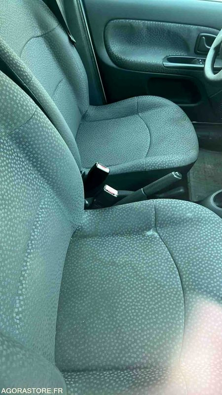 Легковой автомобиль Renault Clio - 2006 - 163200kms - FZ-228-PM: фото 8