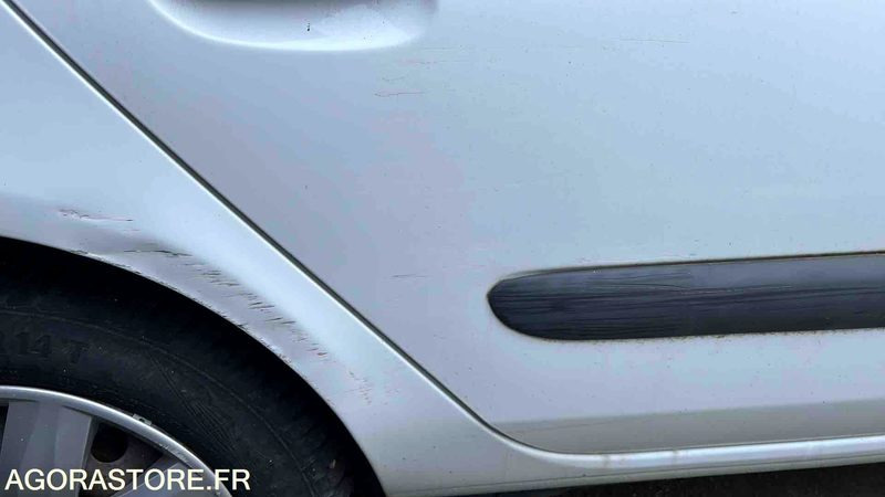 Легковой автомобиль Renault Clio - 2006 - 163200kms - FZ-228-PM: фото 7