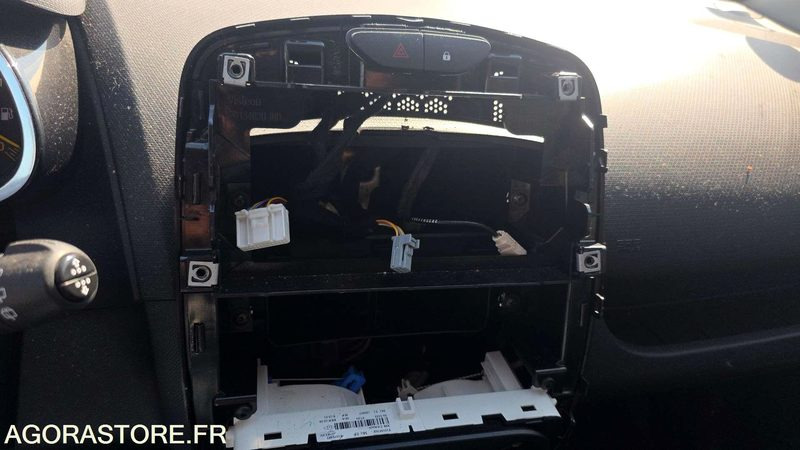 Renault - Clio 4 - 2013 - 124043kms DB-791-MD - Легковой автомобиль: фото 4 Renault - Clio 4 - 2013 - 124043kms DB-791-MD - Легковой автомобиль: фото 4