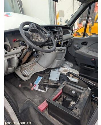 Renault MASTER - Грузовик с закрытым кузовом: фото 3 Renault MASTER - Грузовик с закрытым кузовом: фото 3