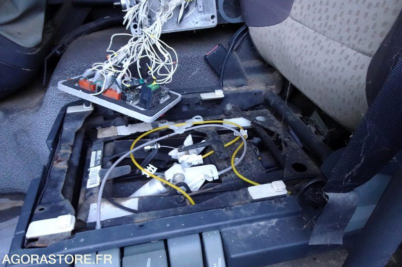 Легковой автомобиль Renault Midlum 220 DXI: фото 21 Легковой автомобиль Renault Midlum 220 DXI: фото 21