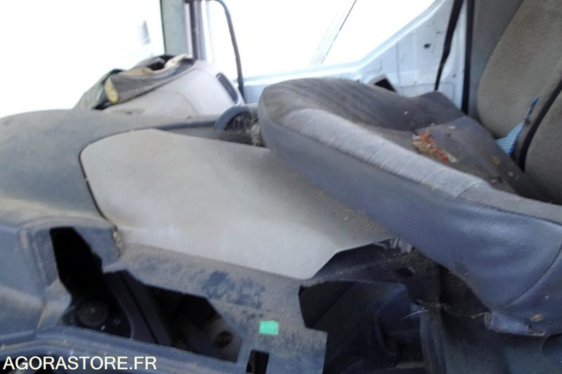 Легковой автомобиль Renault Midlum 220 DXI: фото 23 Легковой автомобиль Renault Midlum 220 DXI: фото 23