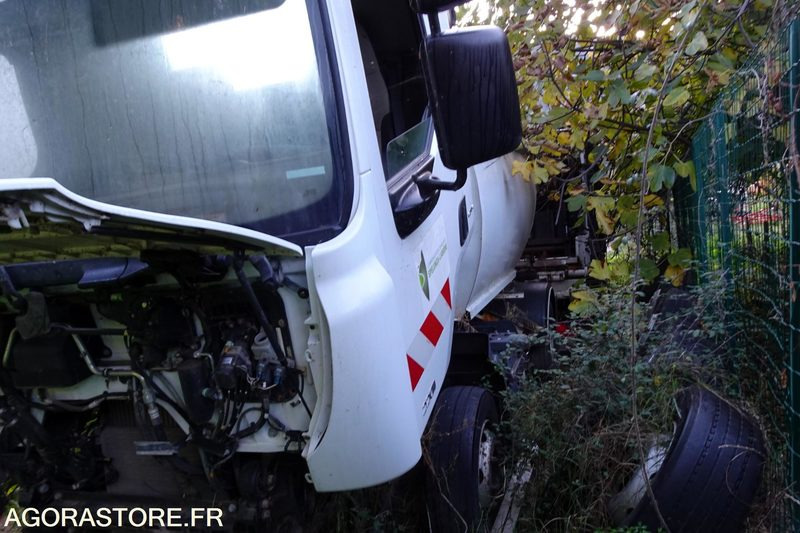 Легковой автомобиль Renault Midlum 220 DXI: фото 17 Легковой автомобиль Renault Midlum 220 DXI: фото 17