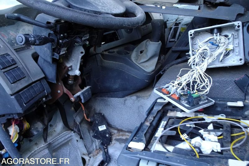 Легковой автомобиль Renault Midlum 220 DXI: фото 20 Легковой автомобиль Renault Midlum 220 DXI: фото 20