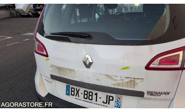 Хэтчбек Renault Scenic: фото 32
