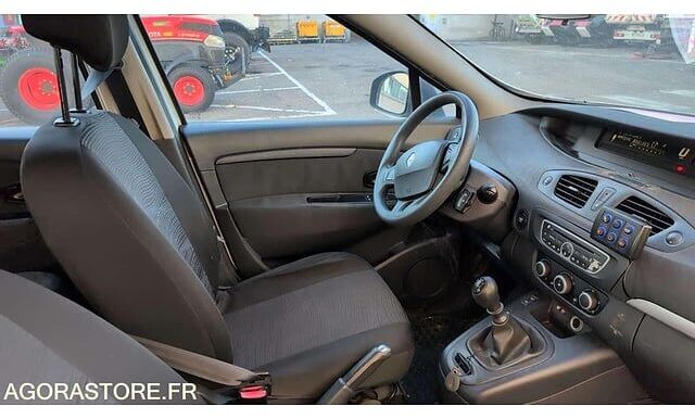 Хэтчбек Renault Scenic: фото 45