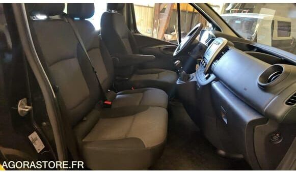 Микроавтобус, Пассажирский фургон Renault TRAFIC: фото 13 Микроавтобус, Пассажирский фургон Renault TRAFIC: фото 13