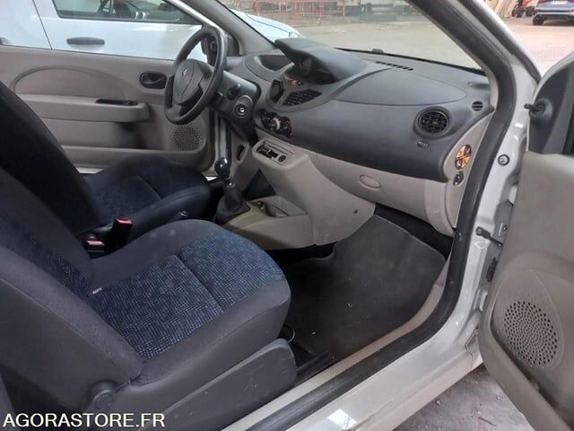 Хэтчбек Renault TWINGO: фото 7