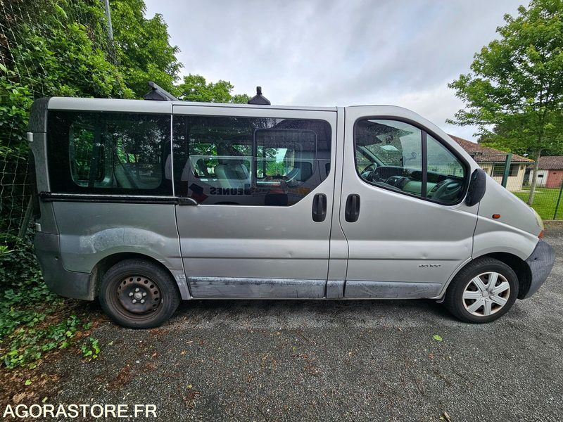 Renault Trafic 2 - 9 Places - Микроавтобус, Пассажирский фургон: фото 2 Renault Trafic 2 - 9 Places - Микроавтобус, Пассажирский фургон: фото 2