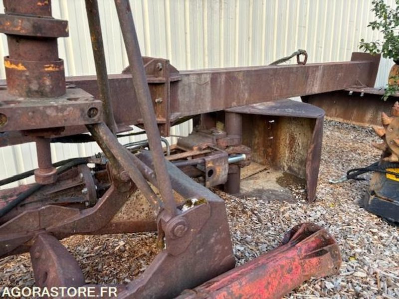 LOT DE 3 BENNES PRENEUSE ET 1 POUTRE DE DEMOLITION - Строительная техника: фото 1 LOT DE 3 BENNES PRENEUSE ET 1 POUTRE DE DEMOLITION - Строительная техника: фото 1