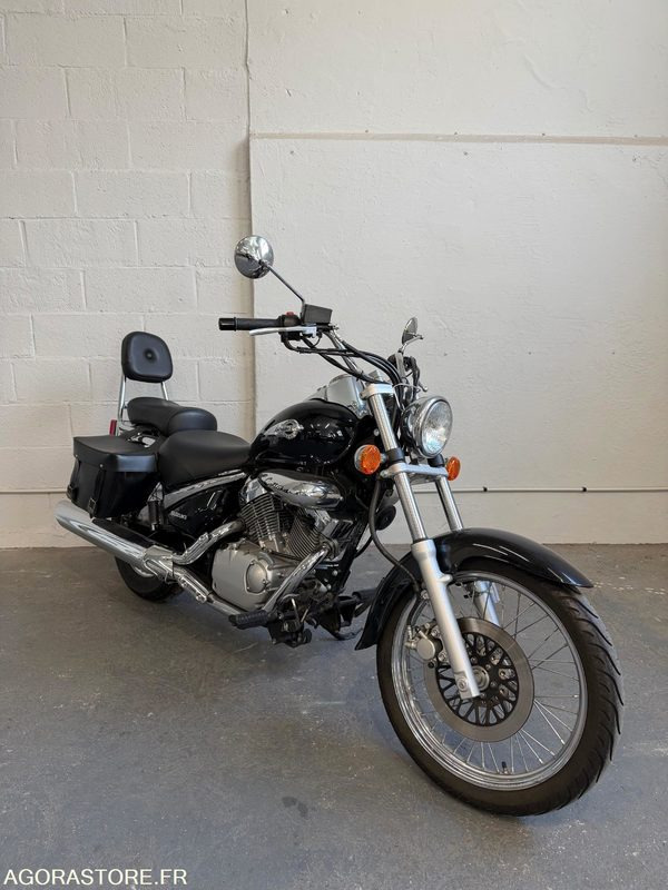 Suzuki Intruder 125 - Мотоцикл: фото 1 Suzuki Intruder 125 - Мотоцикл: фото 1