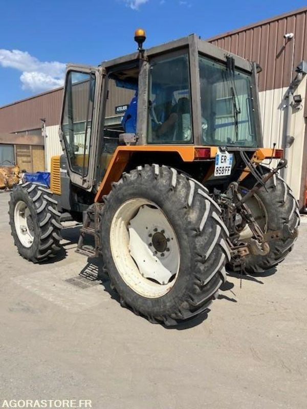 TRACTEUR AGRICOLE RENAULT 110.14 1988 7235 HEURES - Трактор: фото 4 TRACTEUR AGRICOLE RENAULT 110.14 1988 7235 HEURES - Трактор: фото 4