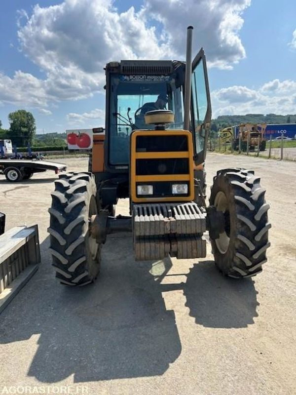TRACTEUR AGRICOLE RENAULT 110.14 1988 7235 HEURES - Трактор: фото 5 TRACTEUR AGRICOLE RENAULT 110.14 1988 7235 HEURES - Трактор: фото 5