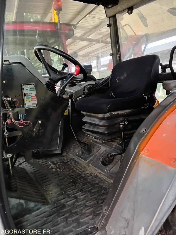 TRACTEUR RENAULT ERGOS 85 AVEC EPAREUSE NOREMAT - Трактор: фото 4 TRACTEUR RENAULT ERGOS 85 AVEC EPAREUSE NOREMAT - Трактор: фото 4