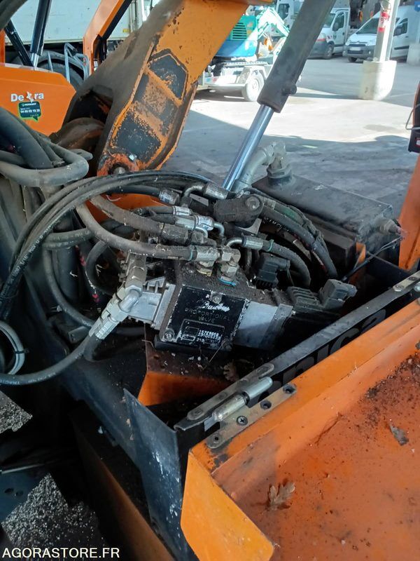TRACTEUR RENAULT ERGOS 85 AVEC EPAREUSE NOREMAT - Трактор: фото 5 TRACTEUR RENAULT ERGOS 85 AVEC EPAREUSE NOREMAT - Трактор: фото 5