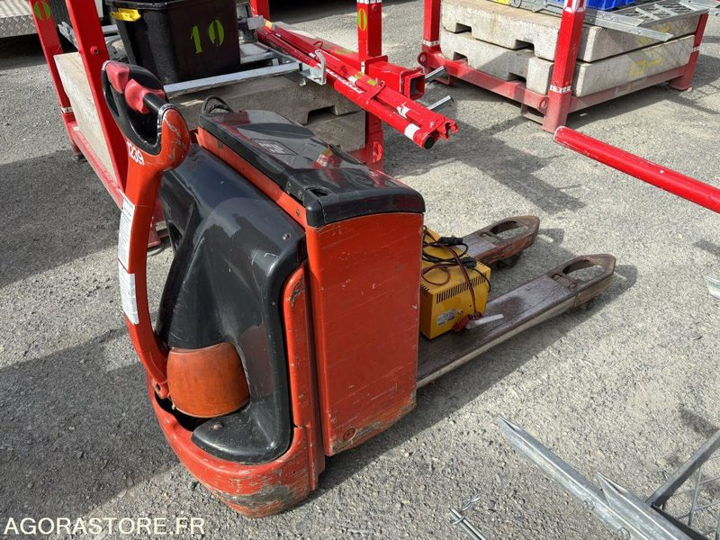 Transpalette électrique 1800kg Fenwick T18 - Тележка: фото 3 Transpalette électrique 1800kg Fenwick T18 - Тележка: фото 3