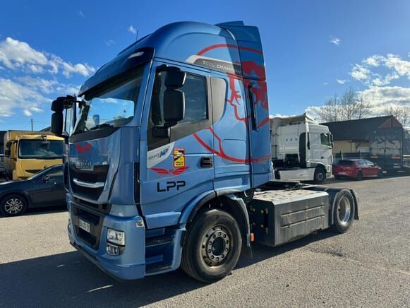IVECO 400 - Тягач: фото 1 IVECO 400 - Тягач: фото 1