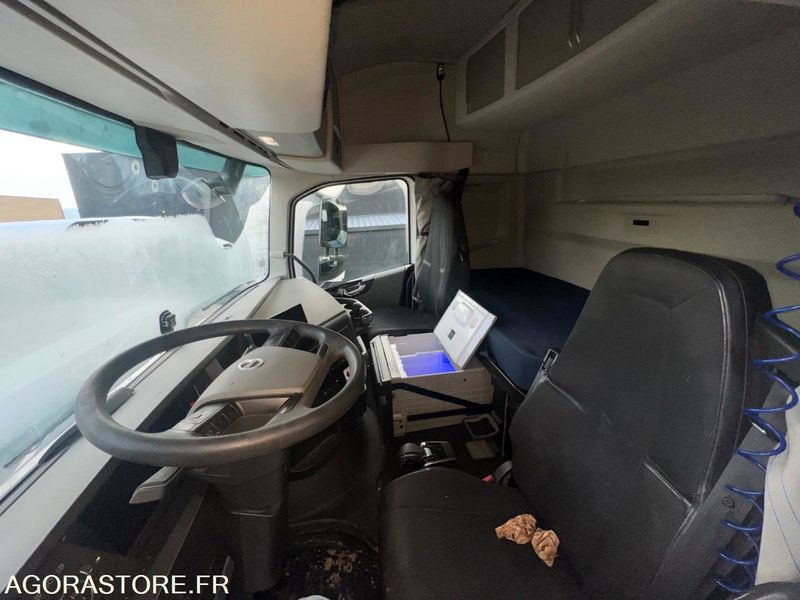TRACTEUR ROUTIER ACCIDENTÉ VOLVO FH 500 (2021) - Тягач: фото 4 TRACTEUR ROUTIER ACCIDENTÉ VOLVO FH 500 (2021) - Тягач: фото 4