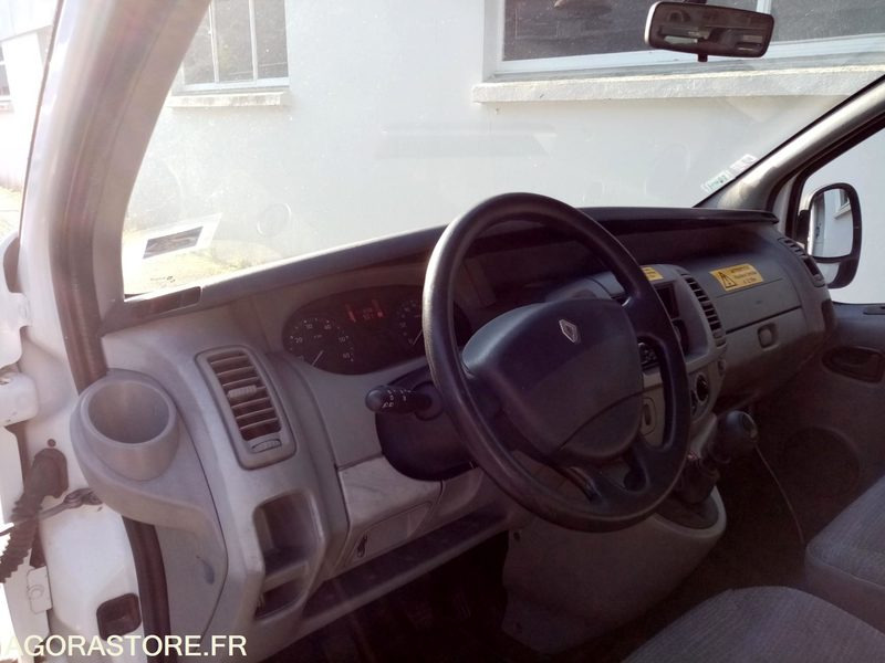 Vente Renault Trafic - Легковой автомобиль: фото 3 Vente Renault Trafic - Легковой автомобиль: фото 3