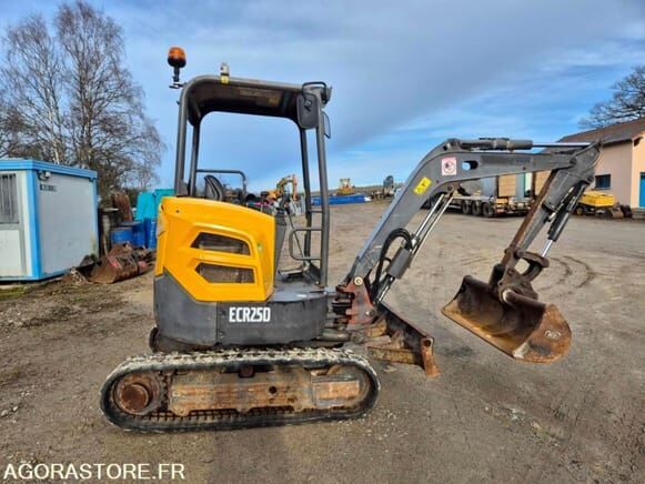 Volvo ECR25D - Мини-экскаватор: фото 1 Volvo ECR25D - Мини-экскаватор: фото 1