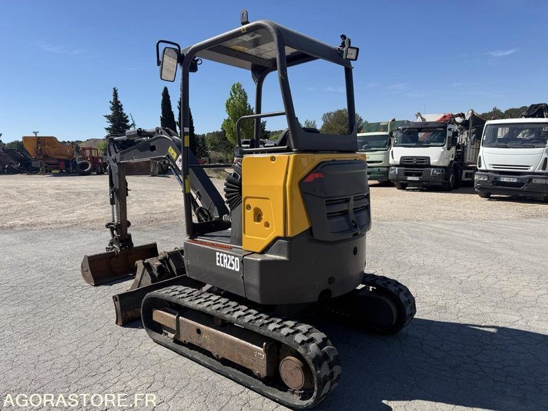 Volvo ECR25D - Мини-экскаватор: фото 3 Volvo ECR25D - Мини-экскаватор: фото 3