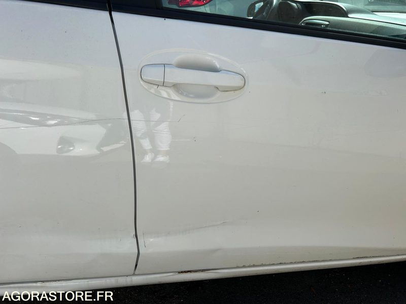 YARIS HYBRIDE AUTOMATIQUE / 2015 / 117 353KMS / VEHICULE ROULANT MAIS ENDOMMAGE - Легковой автомобиль: фото 2 YARIS HYBRIDE AUTOMATIQUE / 2015 / 117 353KMS / VEHICULE ROULANT MAIS ENDOMMAGE - Легковой автомобиль: фото 2