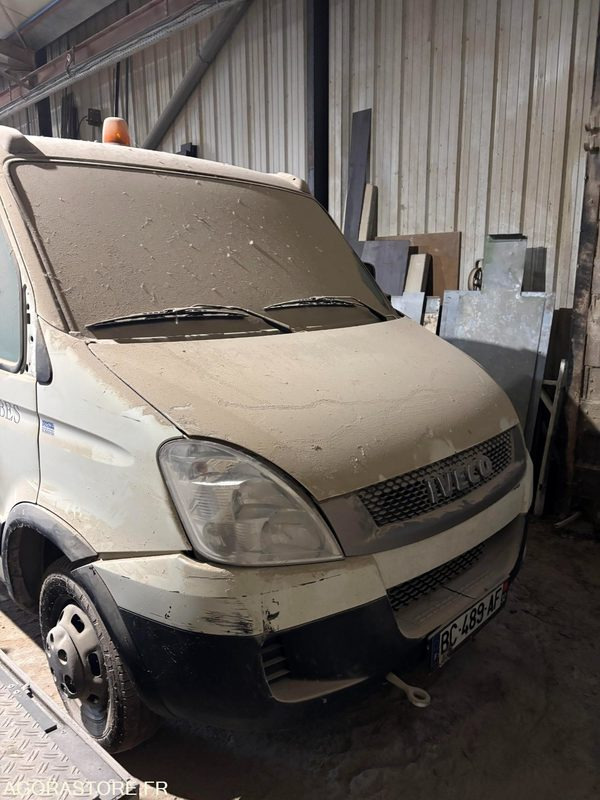 Iveco 35c12 - Малотоннажный самосвал: фото 1 Iveco 35c12 - Малотоннажный самосвал: фото 1