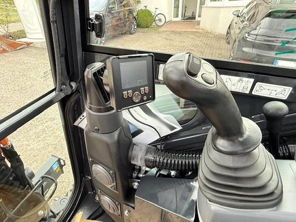 Hitachi ZX26 U-6 - Мини-экскаватор: фото 5 Hitachi ZX26 U-6 - Мини-экскаватор: фото 5
