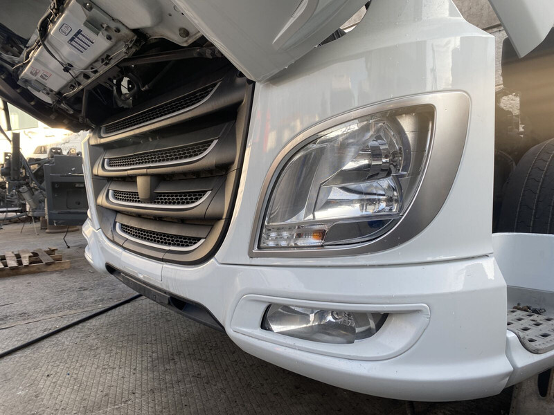 DAF XF 106 - Бампер для Грузовиков: фото 3 DAF XF 106 - Бампер для Грузовиков: фото 3