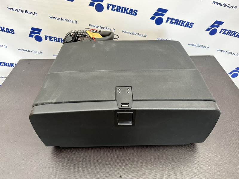 Indel B R - Кабина и интерьер для Грузовиков: фото 2 Indel B R - Кабина и интерьер для Грузовиков: фото 2