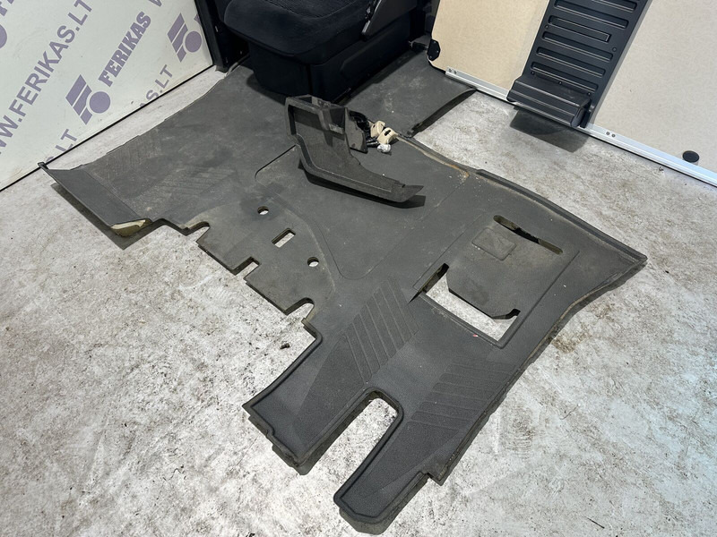 Mercedes-Benz passenger seat with lower bunk and table - Сиденье для Грузовиков: фото 2 Mercedes-Benz passenger seat with lower bunk and table - Сиденье для Грузовиков: фото 2