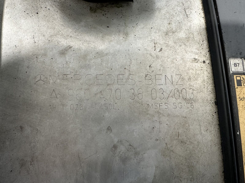 Топливный бак для Грузовиков Mercedes-Benz with brackets and step: фото 6 Топливный бак для Грузовиков Mercedes-Benz with brackets and step: фото 6