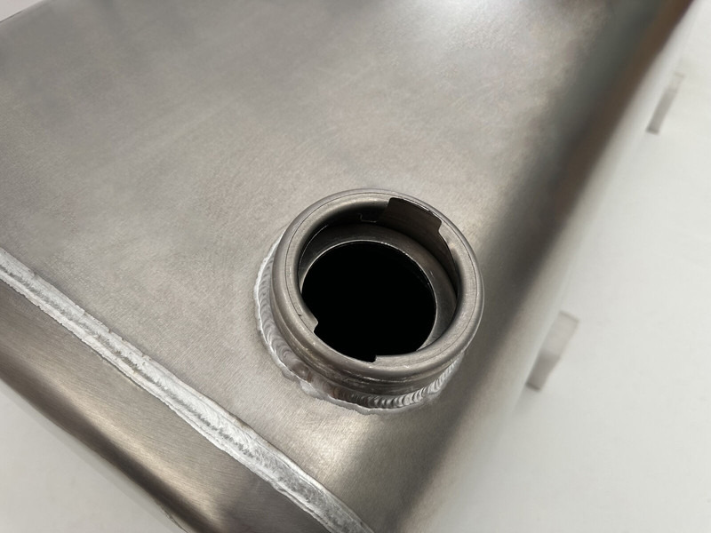 Volvo VOLVO RENAULT - Топливный бак для Грузовиков: фото 4 Volvo VOLVO RENAULT - Топливный бак для Грузовиков: фото 4