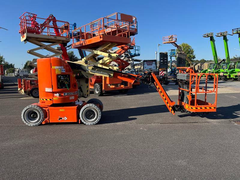 JLG E300 AJP elektro 11m (1791) - Коленчатый подъемник: фото 1 JLG E300 AJP elektro 11m (1791) - Коленчатый подъемник: фото 1