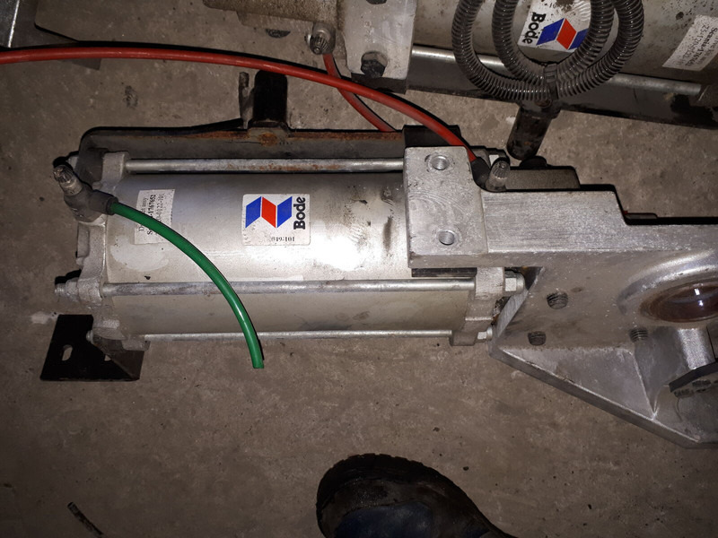 Neoplan BODE цилиндр закрытия - Гидравлический цилиндр: фото 5 Neoplan BODE цилиндр закрытия - Гидравлический цилиндр: фото 5