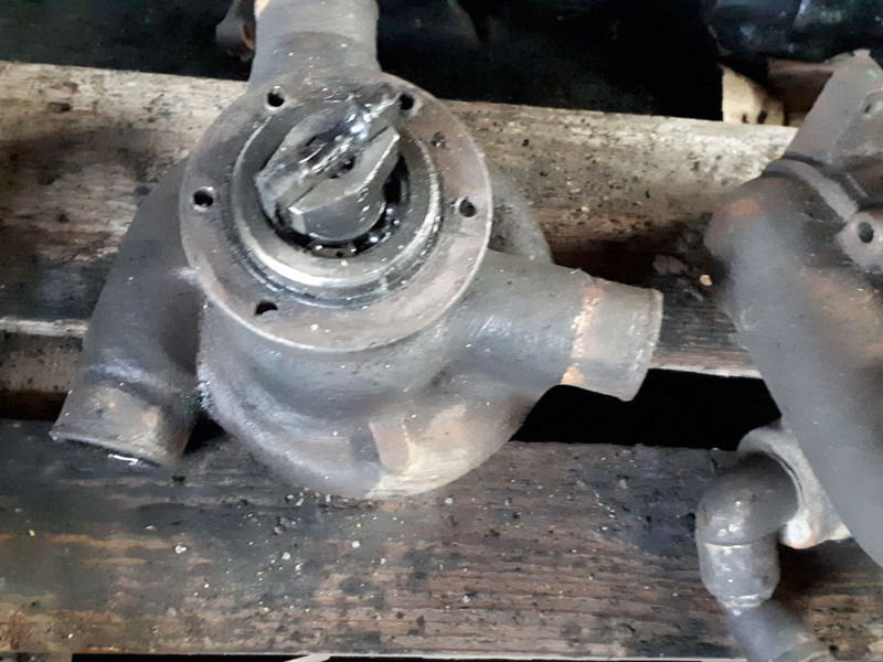 Volvo 4572010401. A4962010231 - Помпа: фото 4 Volvo 4572010401. A4962010231 - Помпа: фото 4