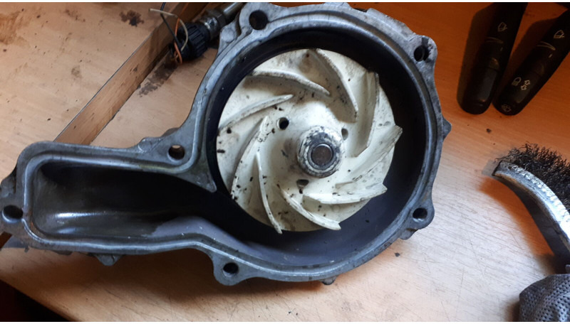 Volvo B 12 9700 . FM/FH - Помпа: фото 2 Volvo B 12 9700 . FM/FH - Помпа: фото 2