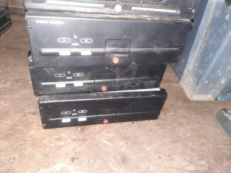 Volvo Video system x-dmr 8 R8 Compact RJ45 - Электрическая система: фото 5 Volvo Video system x-dmr 8 R8 Compact RJ45 - Электрическая система: фото 5