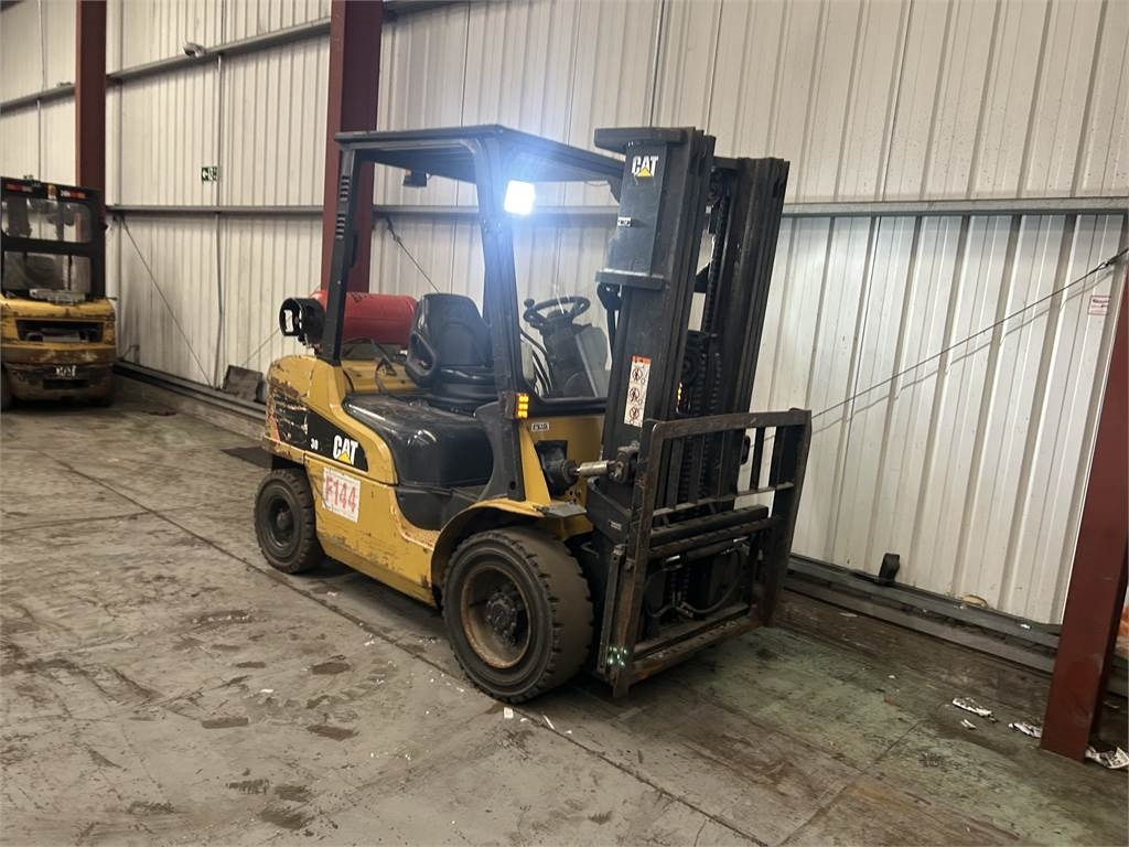 CAT GP30NT - Газовый погрузчик: фото 4 CAT GP30NT - Газовый погрузчик: фото 4