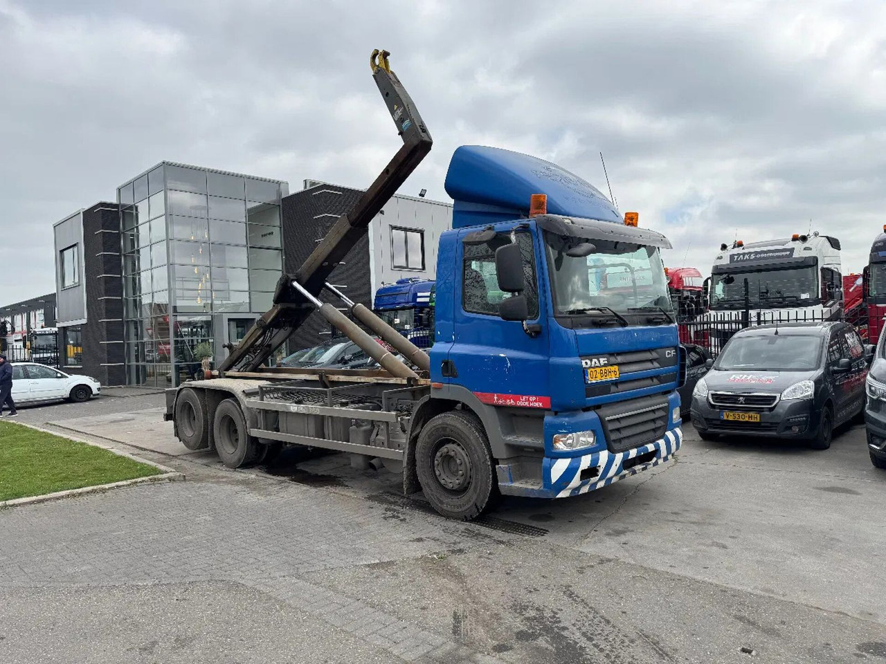 DAF CF 85.360 EURO 5 6X2 25T VDL HOOK TÜV 11-2025 - Крюковой мультилифт: фото 2 DAF CF 85.360 EURO 5 6X2 25T VDL HOOK TÜV 11-2025 - Крюковой мультилифт: фото 2