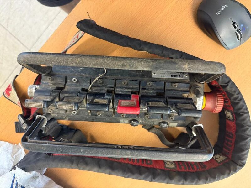 Hiab R330-F4 REMOTE CONTROLE AN STAMPS HATZ MOTOR - Стрела: фото 4 Hiab R330-F4 REMOTE CONTROLE AN STAMPS HATZ MOTOR - Стрела: фото 4