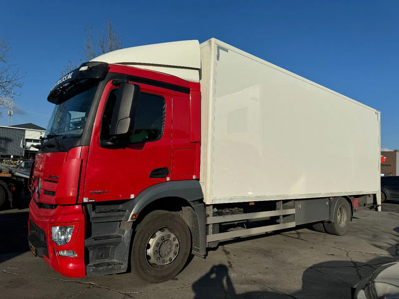 Mercedes-Benz Antos 1924 - 4X2 - EURO 6 + DHOLLANDIA LIFT + ONLY 490.406 KM + TÜV 08-2025 - Грузовик с закрытым кузовом: фото 1 Mercedes-Benz Antos 1924 - 4X2 - EURO 6 + DHOLLANDIA LIFT + ONLY 490.406 KM + TÜV 08-2025 - Грузовик с закрытым кузовом: фото 1