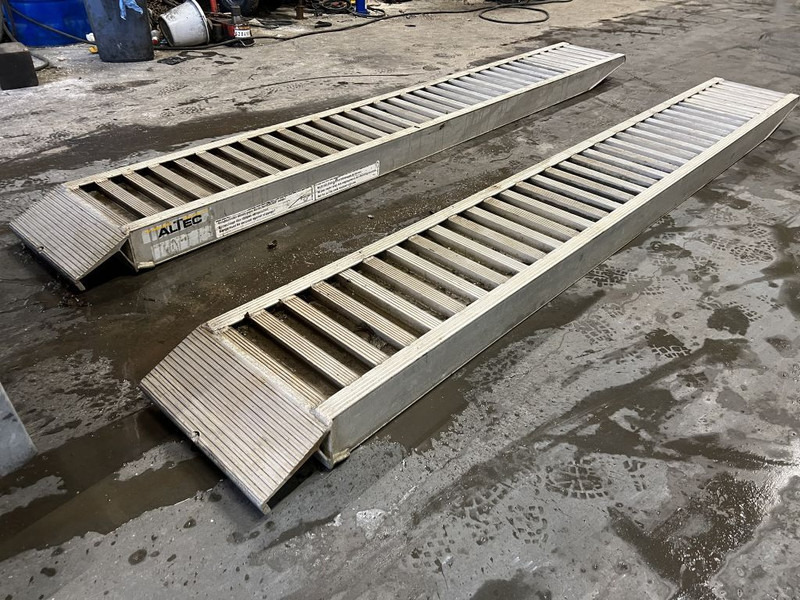 Altec OPRIJPLATEN (RAMPEN) 3,65 METER LANG - Навесное оборудование: фото 3 Altec OPRIJPLATEN (RAMPEN) 3,65 METER LANG - Навесное оборудование: фото 3