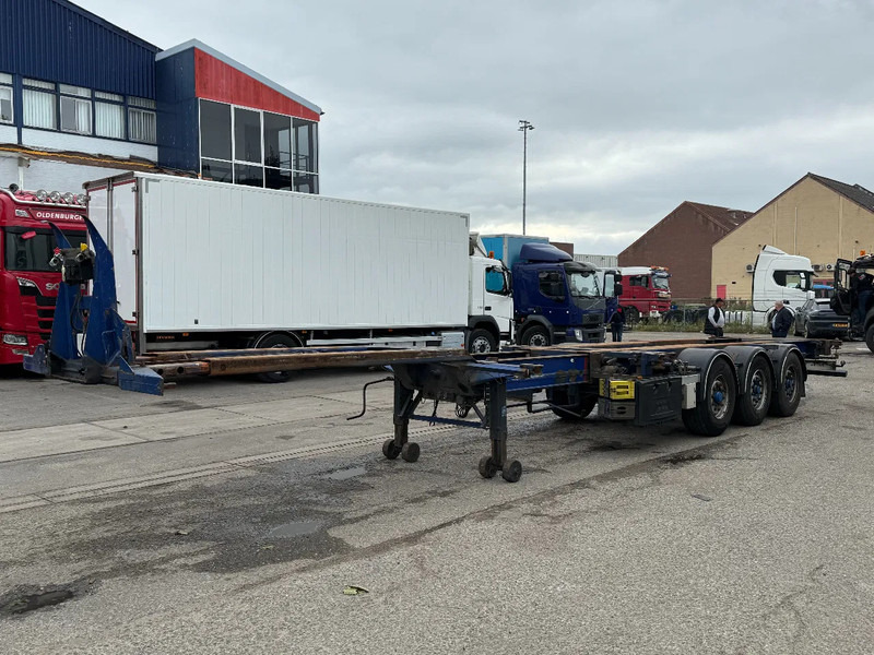 Renders EURO 800 - MULTCHASSIS - 3x BPW AXLE + 2 LIFTING AXLES - Полуприцеп-контейнеровоз/ Сменный кузов: фото 1 Renders EURO 800 - MULTCHASSIS - 3x BPW AXLE + 2 LIFTING AXLES - Полуприцеп-контейнеровоз/ Сменный кузов: фото 1